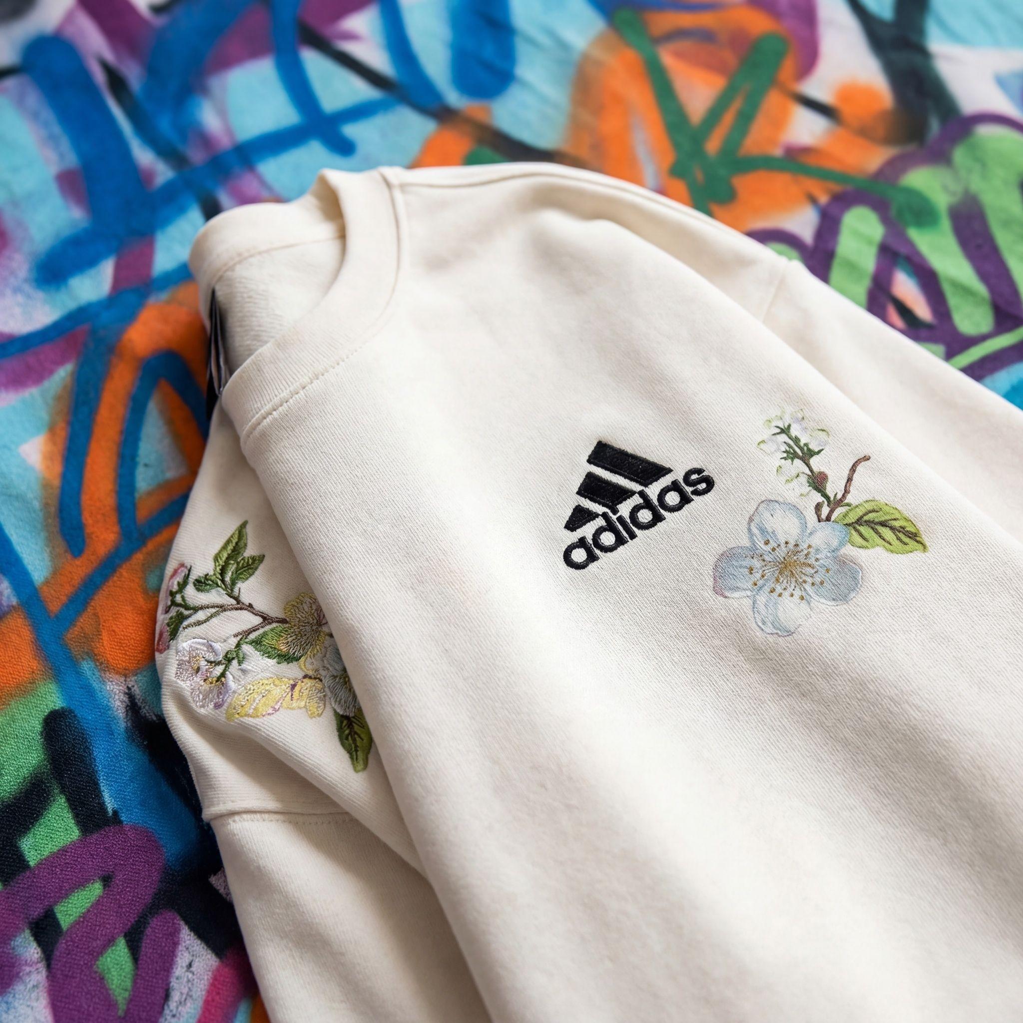 阿迪达斯这件花卉卫衣,日常穿太舒服了!